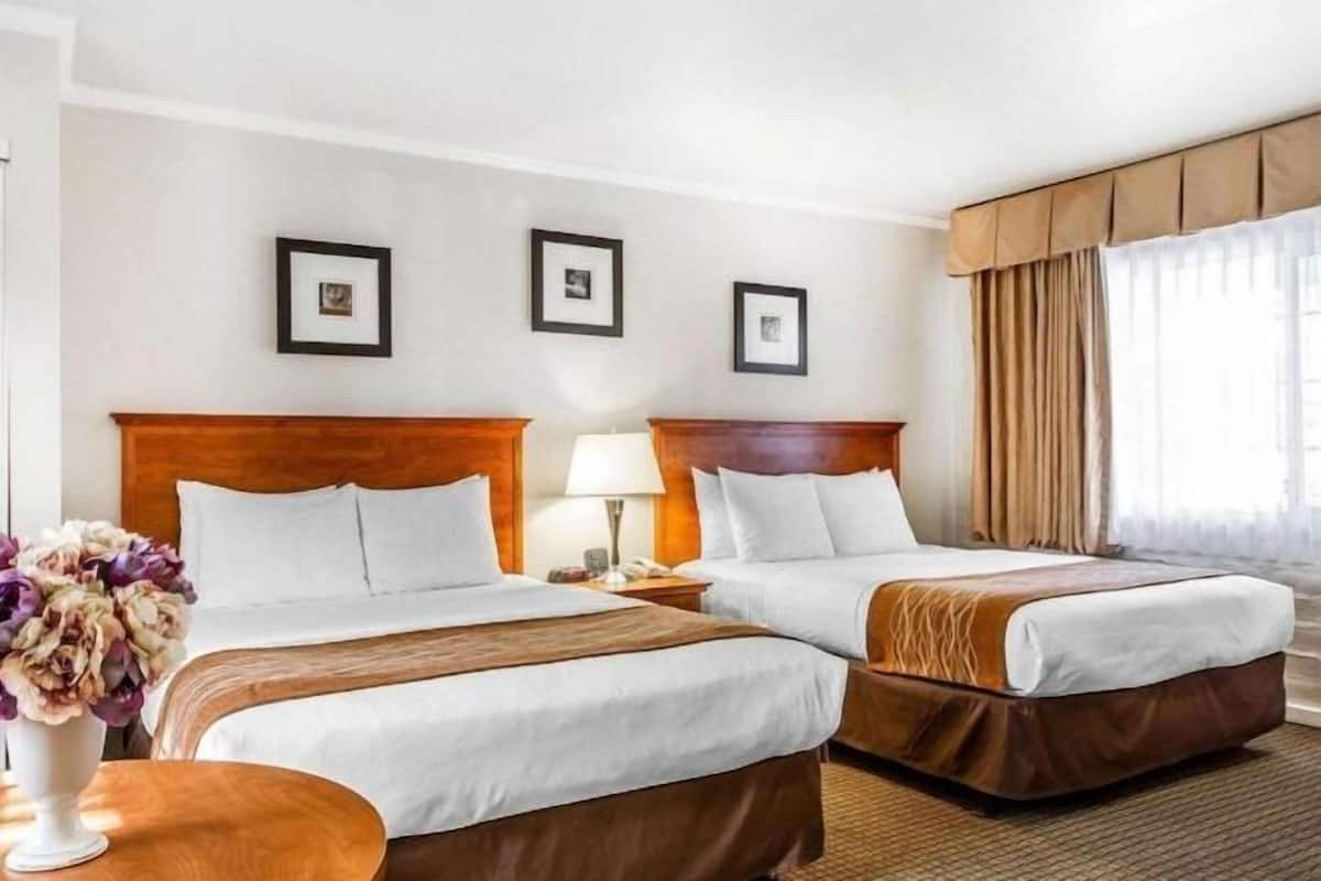 Pillowtop beds, in-room safe, iron/ironing board, free WiFi