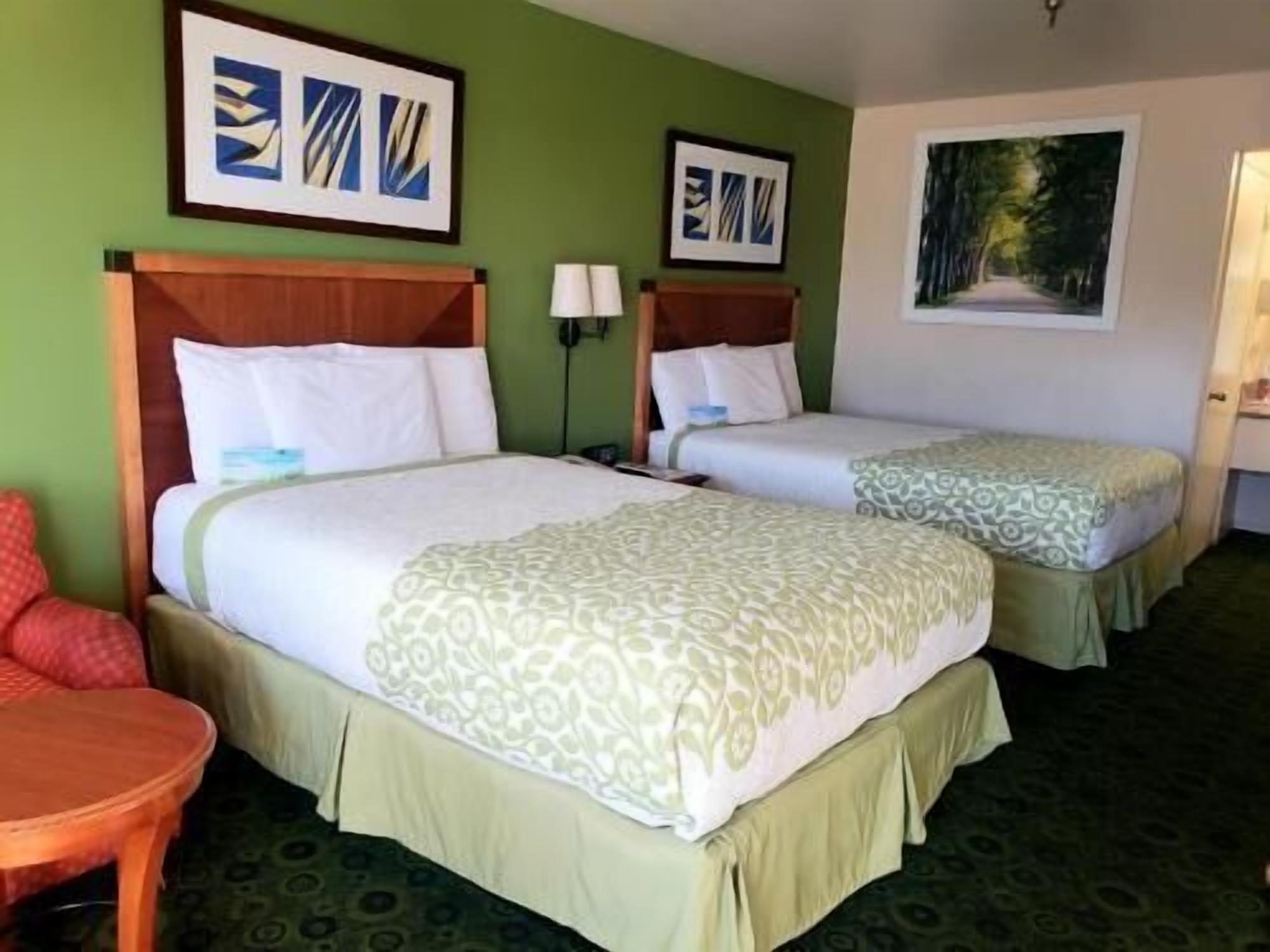 Desk, laptop workspace, free WiFi, bed sheets