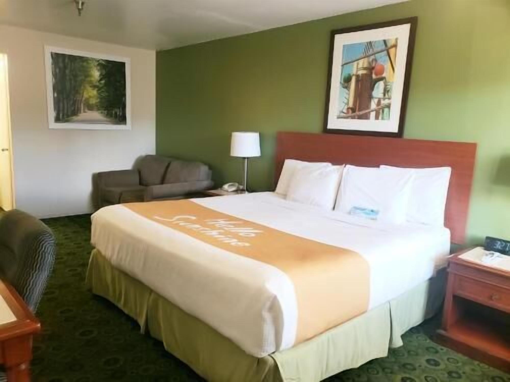 Desk, laptop workspace, free WiFi, bed sheets