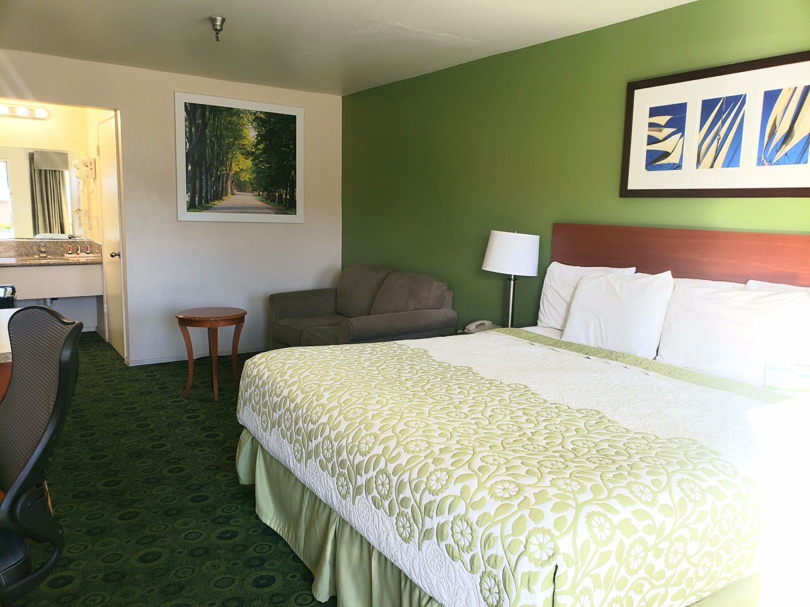 Desk, laptop workspace, free WiFi, bed sheets