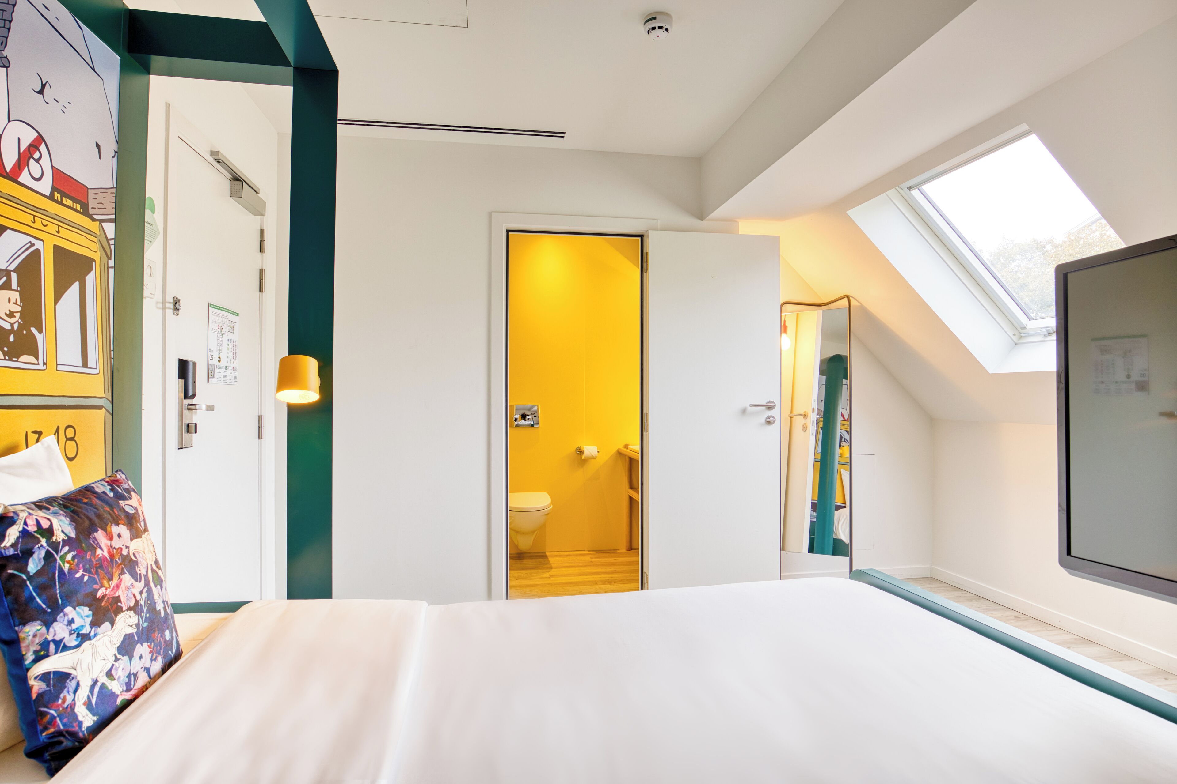 double room (mini) | premium bedding, in-room safe, desk, laptop workspace