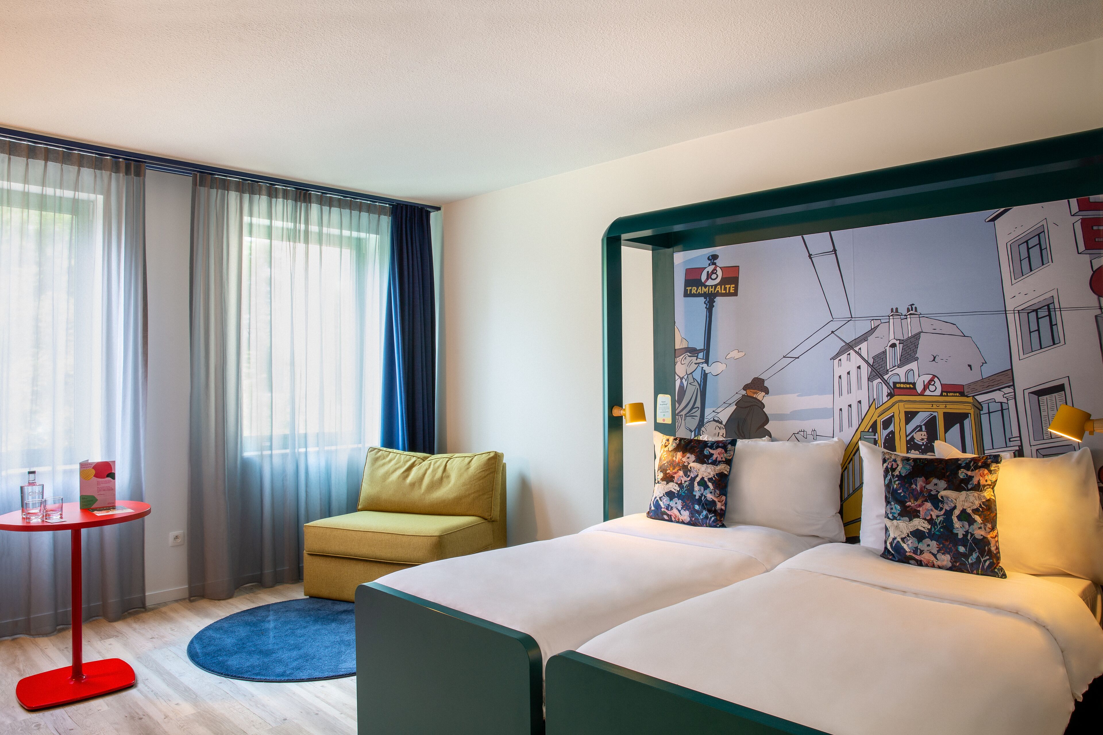 triple room | premium bedding, in-room safe, desk, laptop workspace