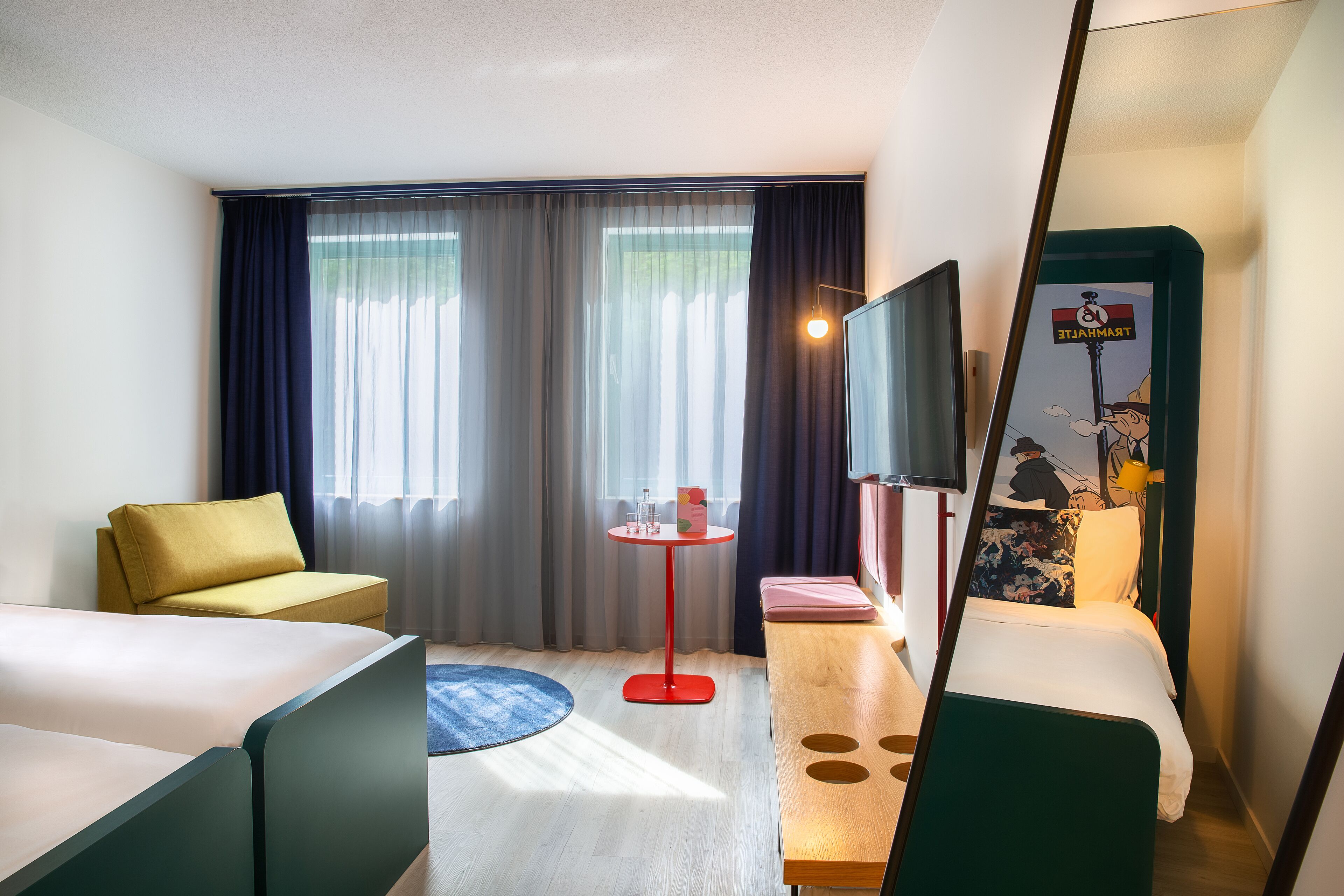 triple room | premium bedding, in-room safe, desk, laptop workspace