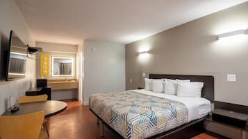 Desk, laptop workspace, iron/ironing board, free WiFi