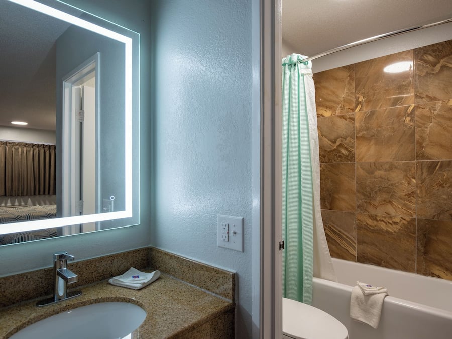 Combined shower/bathtub, eco-friendly toiletries, hair dryer, towels