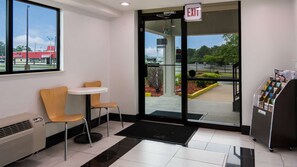 Lobby - Motel 6 Richmond, VA - Midlothian Turnpike (Richmond)