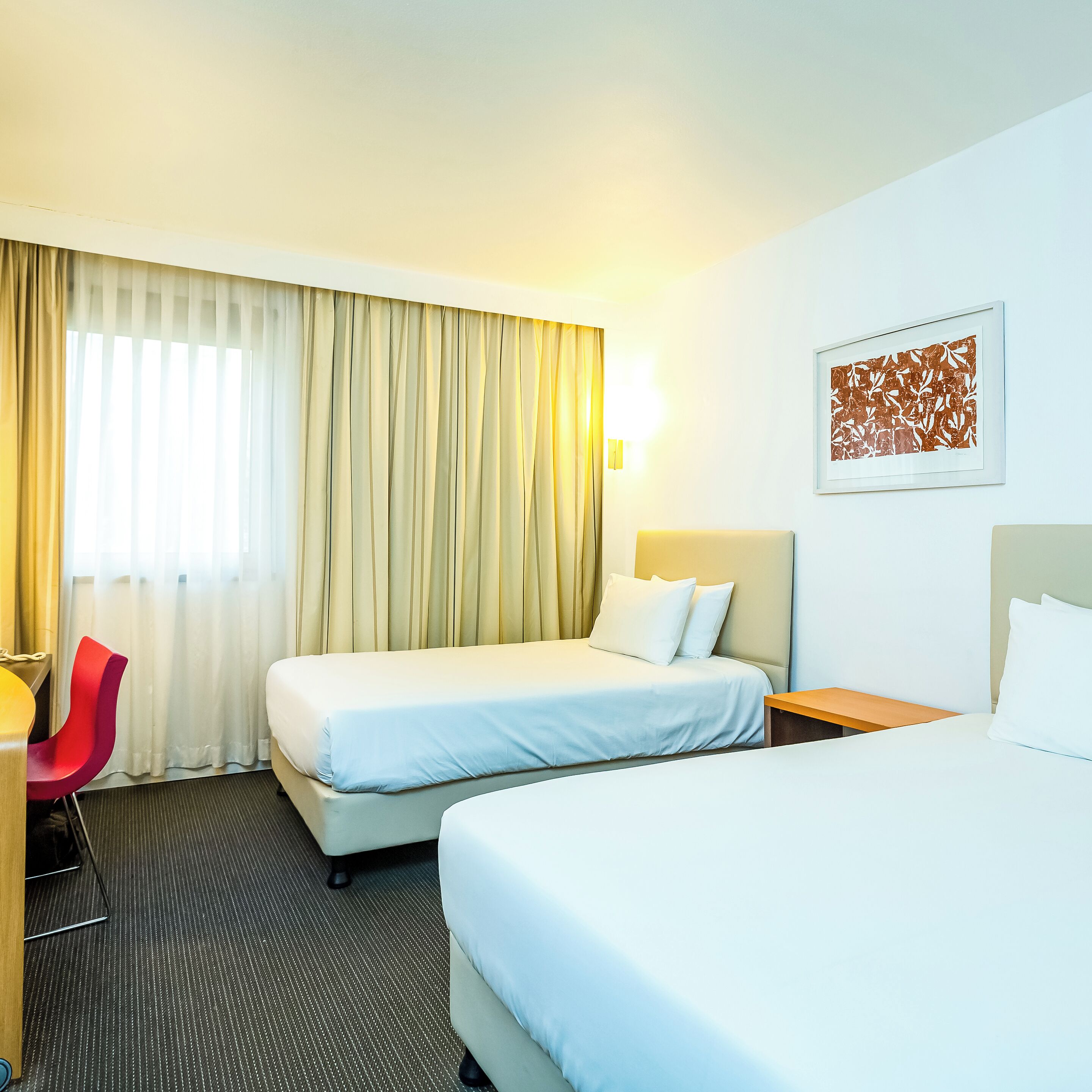 Cribs/infant beds, high-speed internet