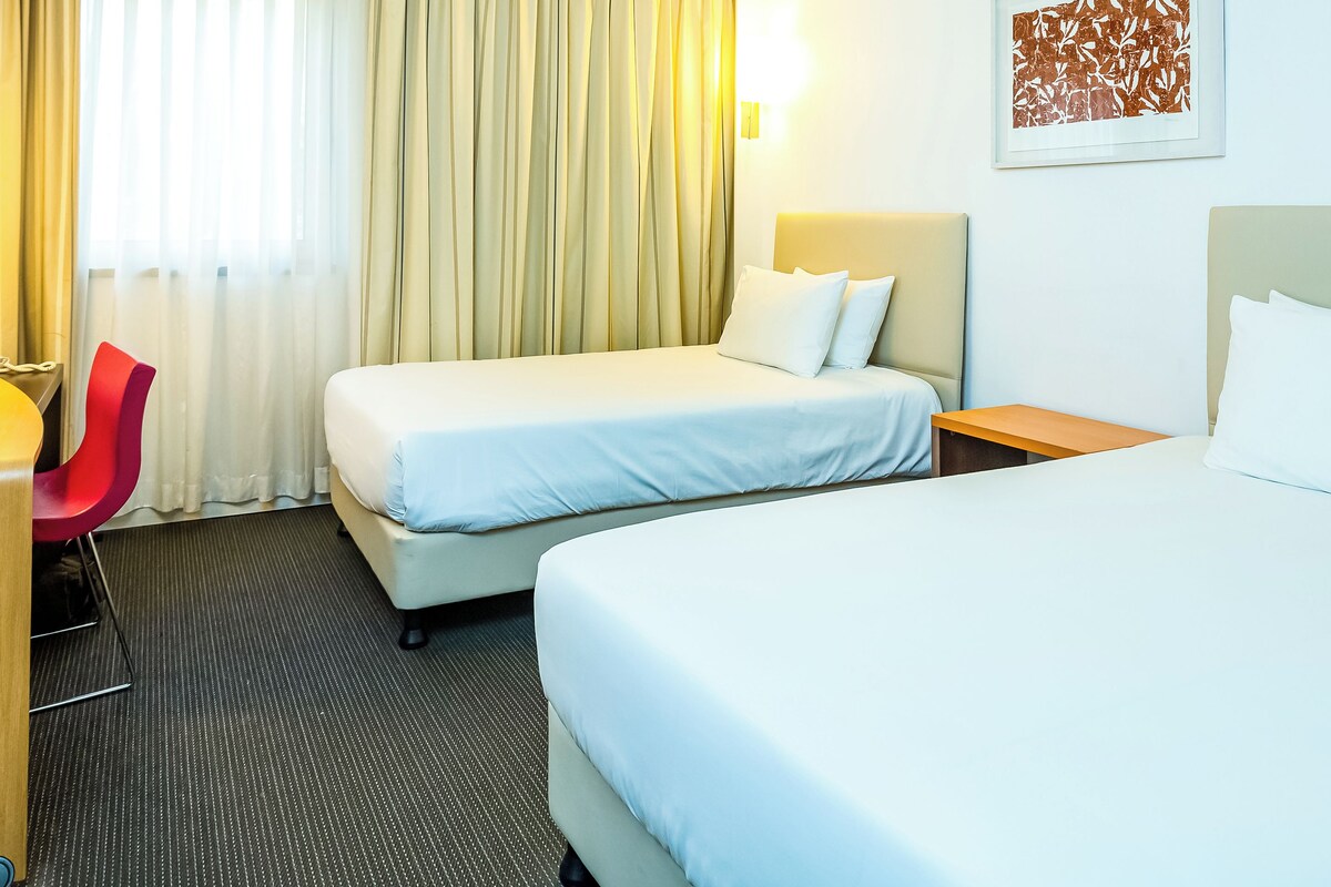 Cribs/infant beds, high-speed internet