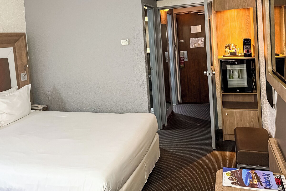 Cribs/infant beds, high-speed internet