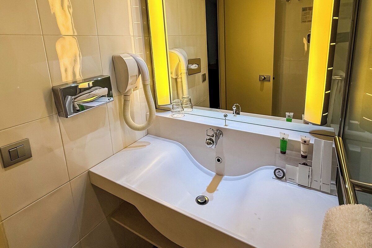 Bathroom | Eco-friendly toiletries, hair dryer