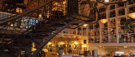 Bar (in der Unterkunft)
