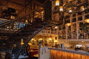 酒吧（店内）