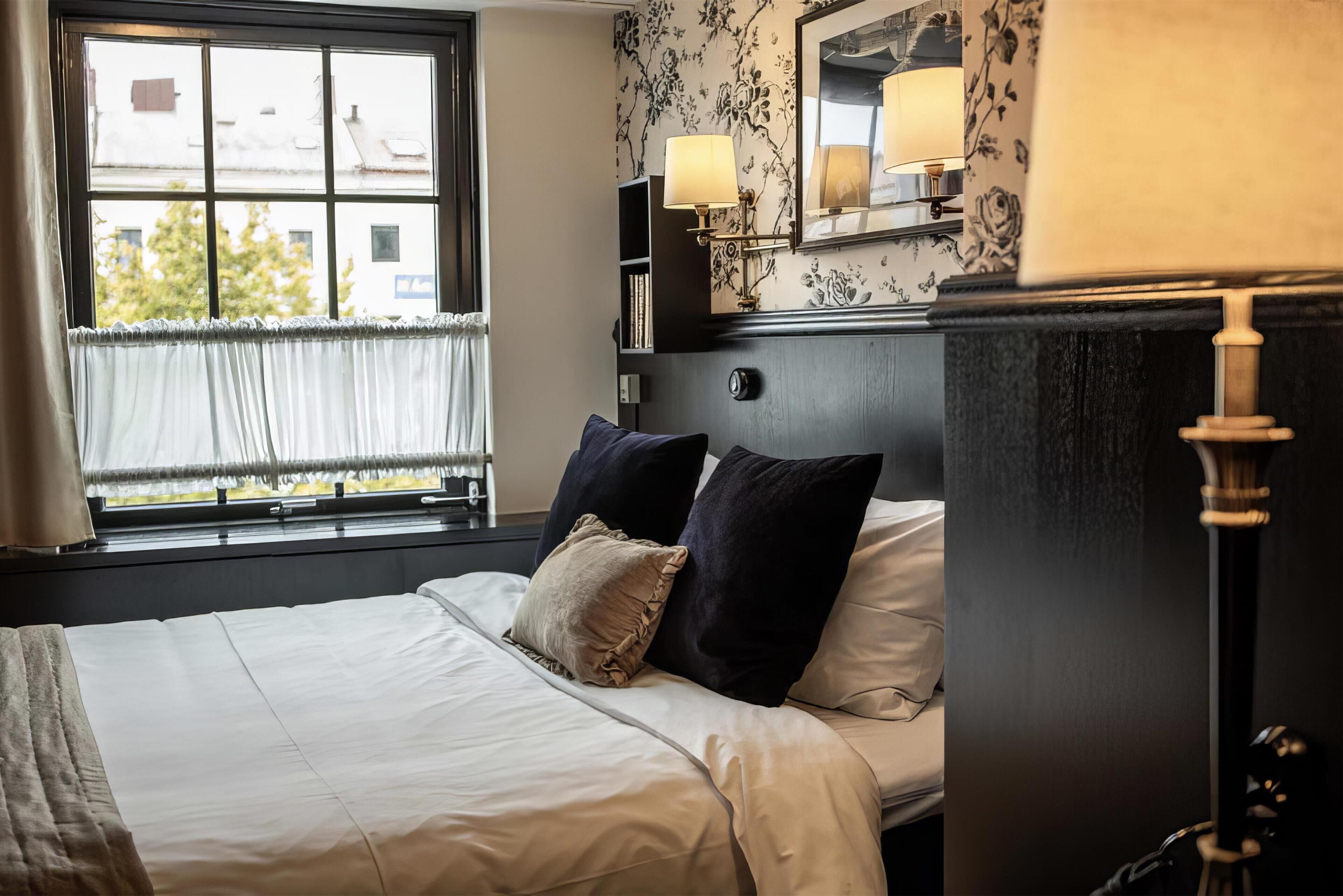 in-room safe, blackout curtains, bed sheets