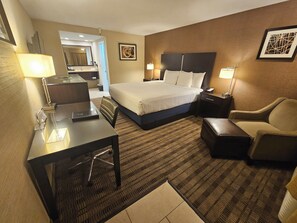 Standard Room, 1 King Bed, Non Smoking, Refrigerator