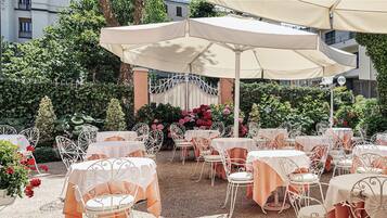 Frühstück und Abendessen, internationale Küche