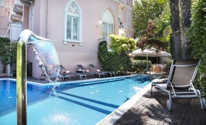 Indoor pool, outdoor pool, open 9:30 AM to 7 PM, sun loungers - Hotel Milton (Rimini)