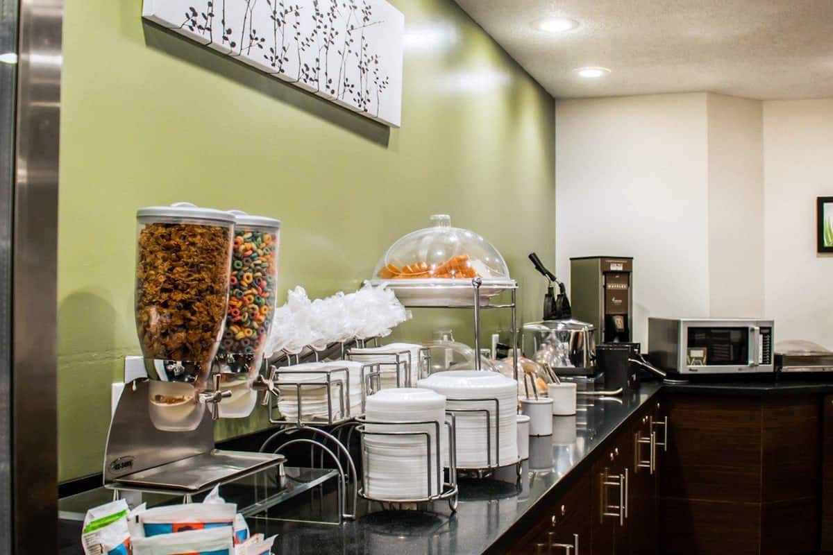 free daily full breakfast