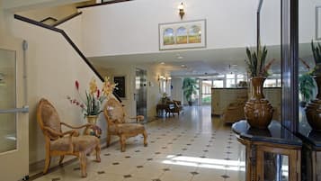 Lobby lounge
