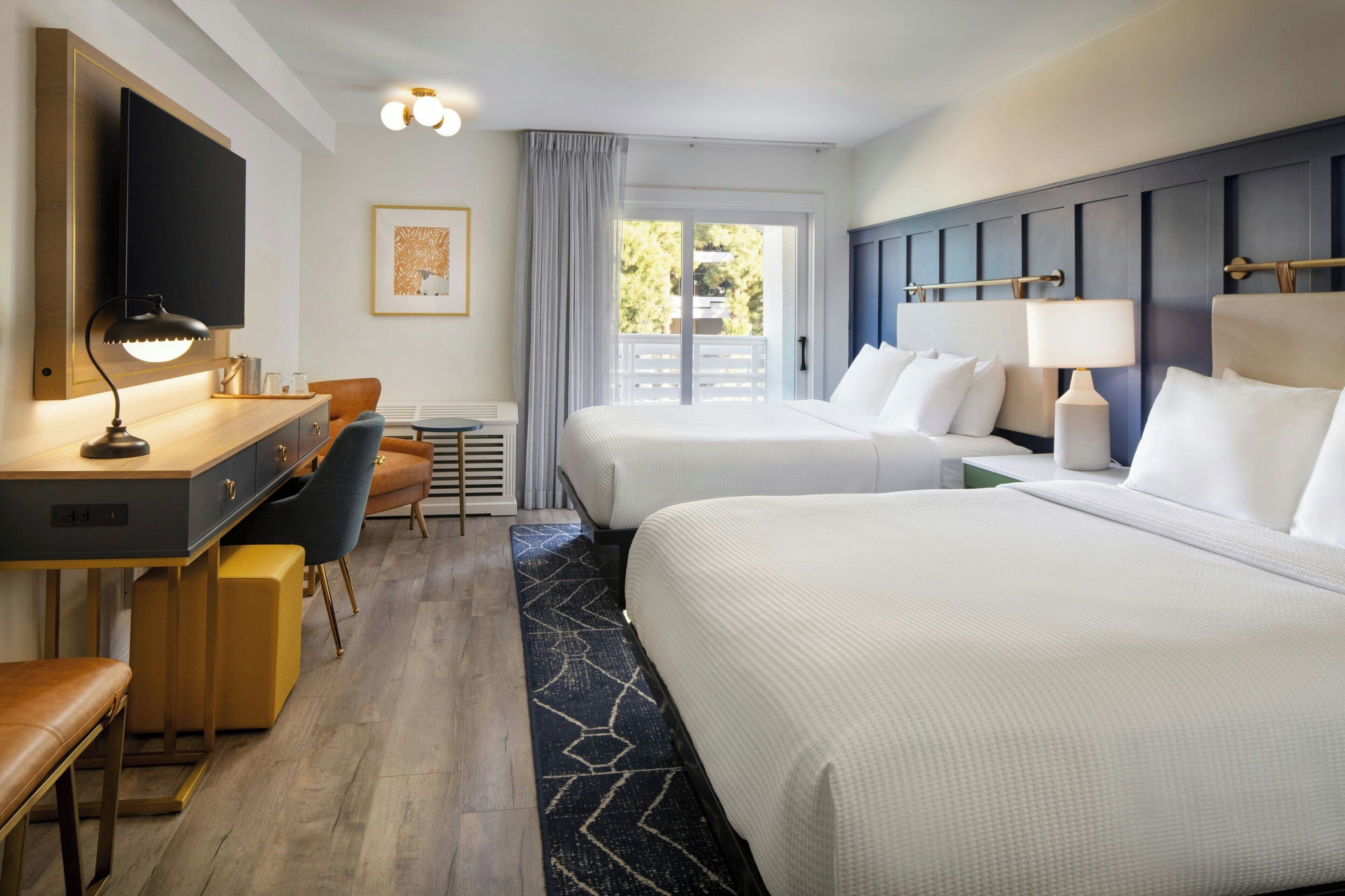 高級寢具、羽絨被、客房內保險箱、書桌