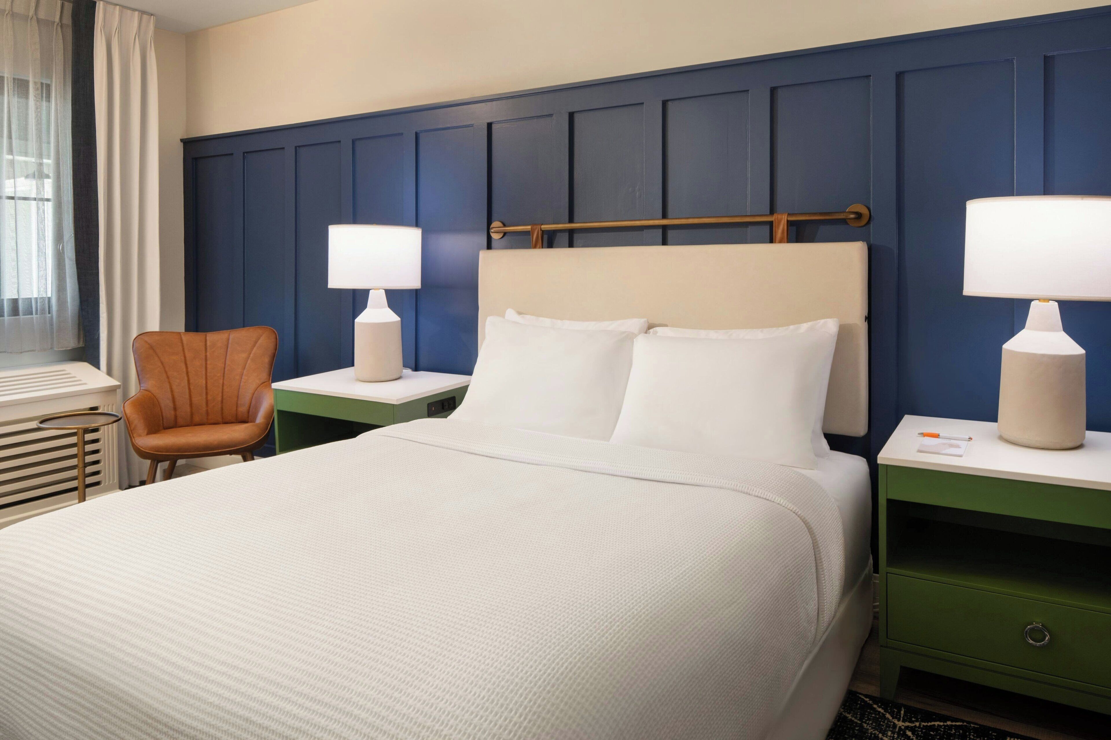 高級寢具、羽絨被、客房內保險箱、書桌