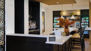 Bar (on property) - Tiller House, Laguna Hills, A Tribute Portfolio Hotel (Laguna Hills)