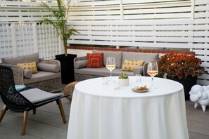 Outdoor pool, open 8:00 AM to 9:00 PM, pool umbrellas, sun loungers