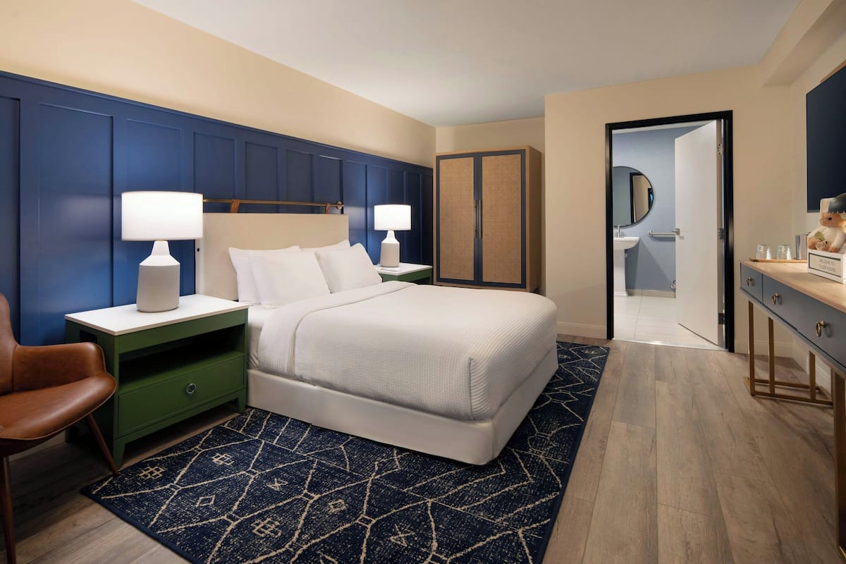 Premium bedding, down comforters, in-room safe, desk