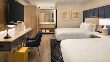 Luxe beddengoed, donsdekens, een kluis op de kamer, een bureau