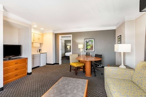 Suite, 1 Bedroom, Non Smoking | Premium bedding, desk, iron/ironing board, free cribs/infant beds