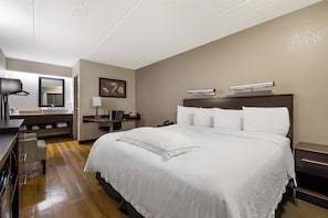 Premium Room, 1 King Bed (Upgraded Bedding & Snack, Smoke Free) | Blackout drapes, iron/ironing board, free WiFi, bed sheets