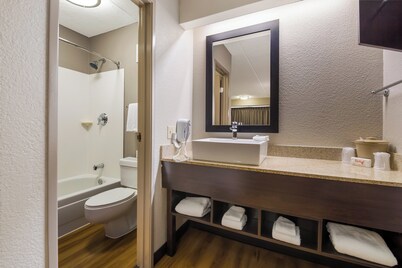 Red Roof Inn PLUS+ Nashville Airport
