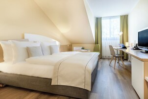 Caja de seguridad en la habitación y escritorio 