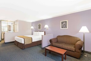 Desk, iron/ironing board, free WiFi, bed sheets - Days Inn by Wyndham Indio (Indio)