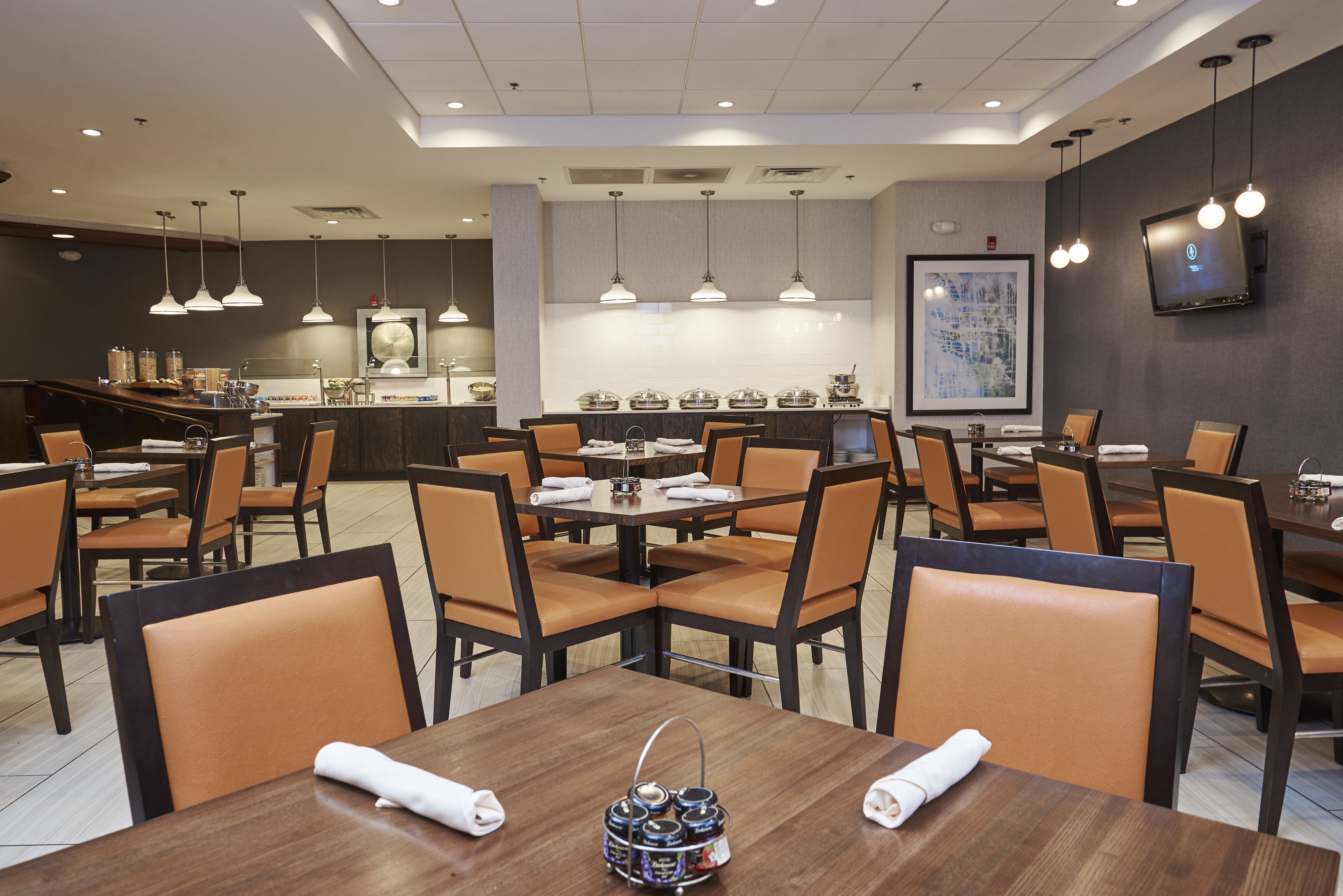 Frokost og middag serveres