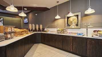 Daily full breakfast (USD 17.95 per person)