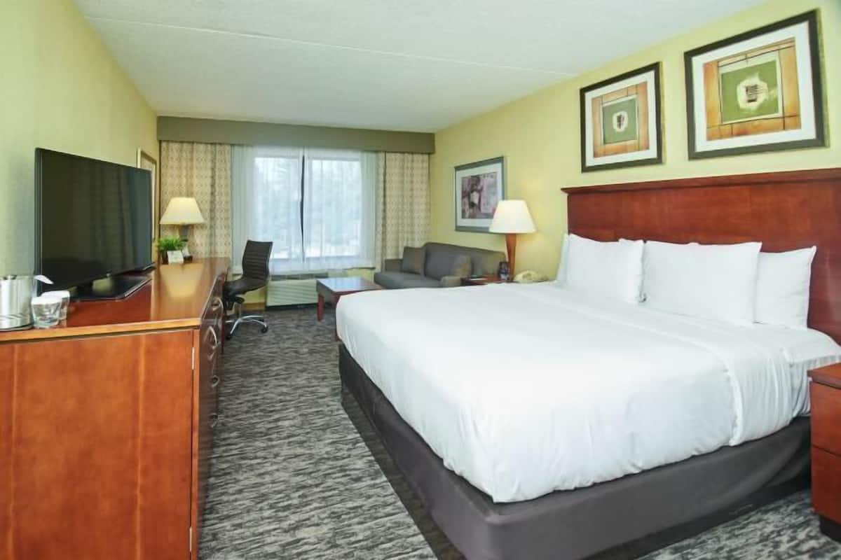 Premium bedding, down duvets, pillow-top beds, in-room safe