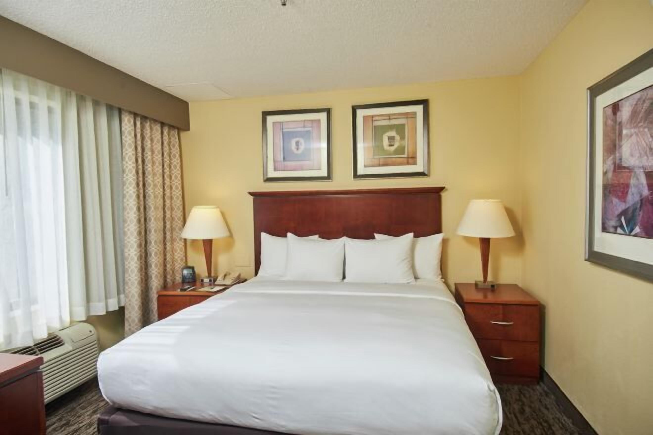 Sengetøy av topp kvalitet, dundyner og senger med overmadrass