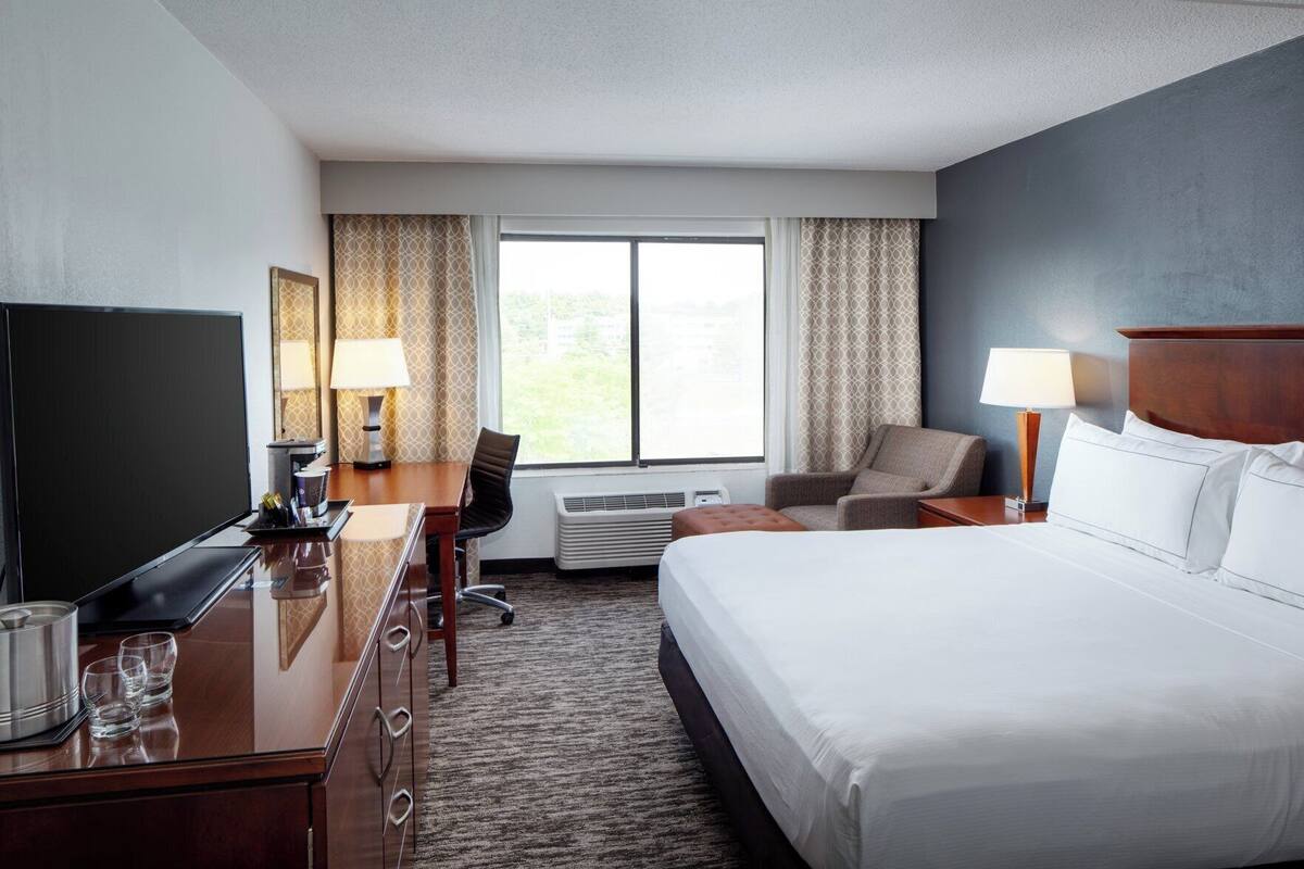 Premium bedding, down duvets, pillow-top beds, in-room safe