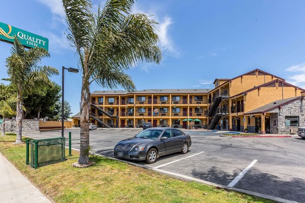 Quality Inn features a two-story building with a parking lot and a signboard.