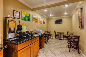 Free daily buffet breakfast - Quality Inn Salinas City Center Area (Salinas)
