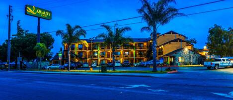 Fasade – kveld/natt