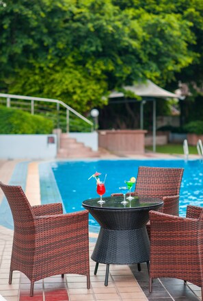 Seasonal outdoor pool, pool umbrellas
