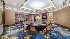 2 restaurants; lunch and dinner served - Millennium Harbourview Hotel Xiamen (Xiamen)