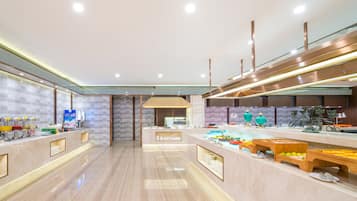 Café da manhã com buffet todos os dias mediante uma taxa