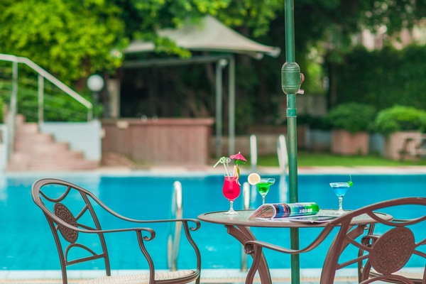 Seasonal outdoor pool, pool umbrellas