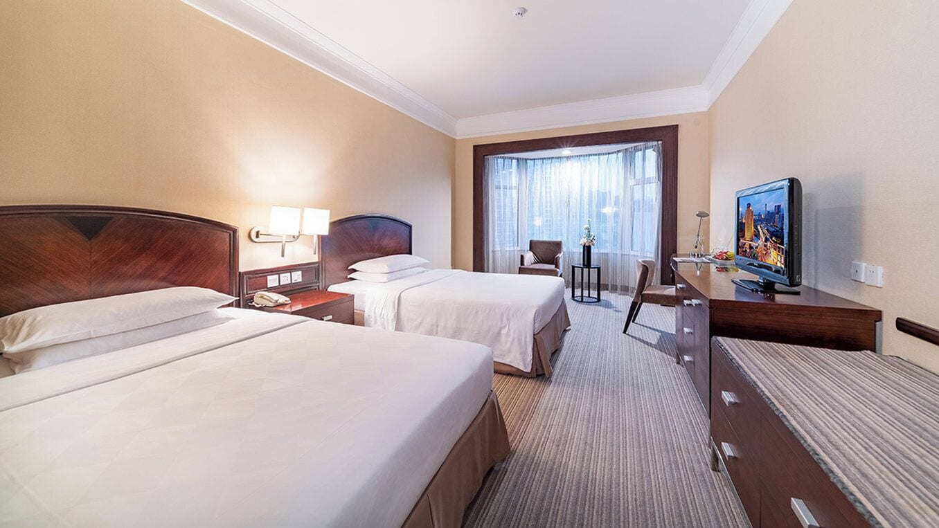 Habitación superior con 2 camas individuales | Edredón, caja de seguridad en la habitación y cortinas blackout 