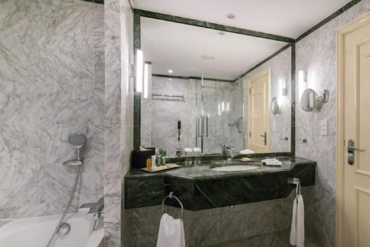 Eco-friendly toiletries, hair dryer, towels