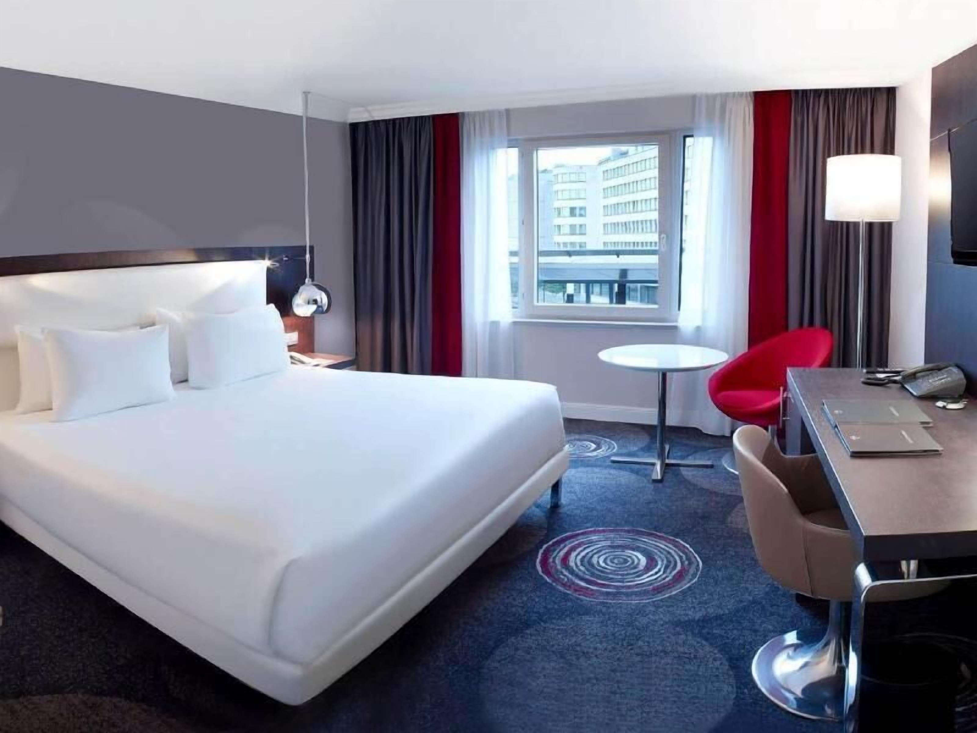 Hypo-allergenic bedding, in-room safe, desk, laptop workspace