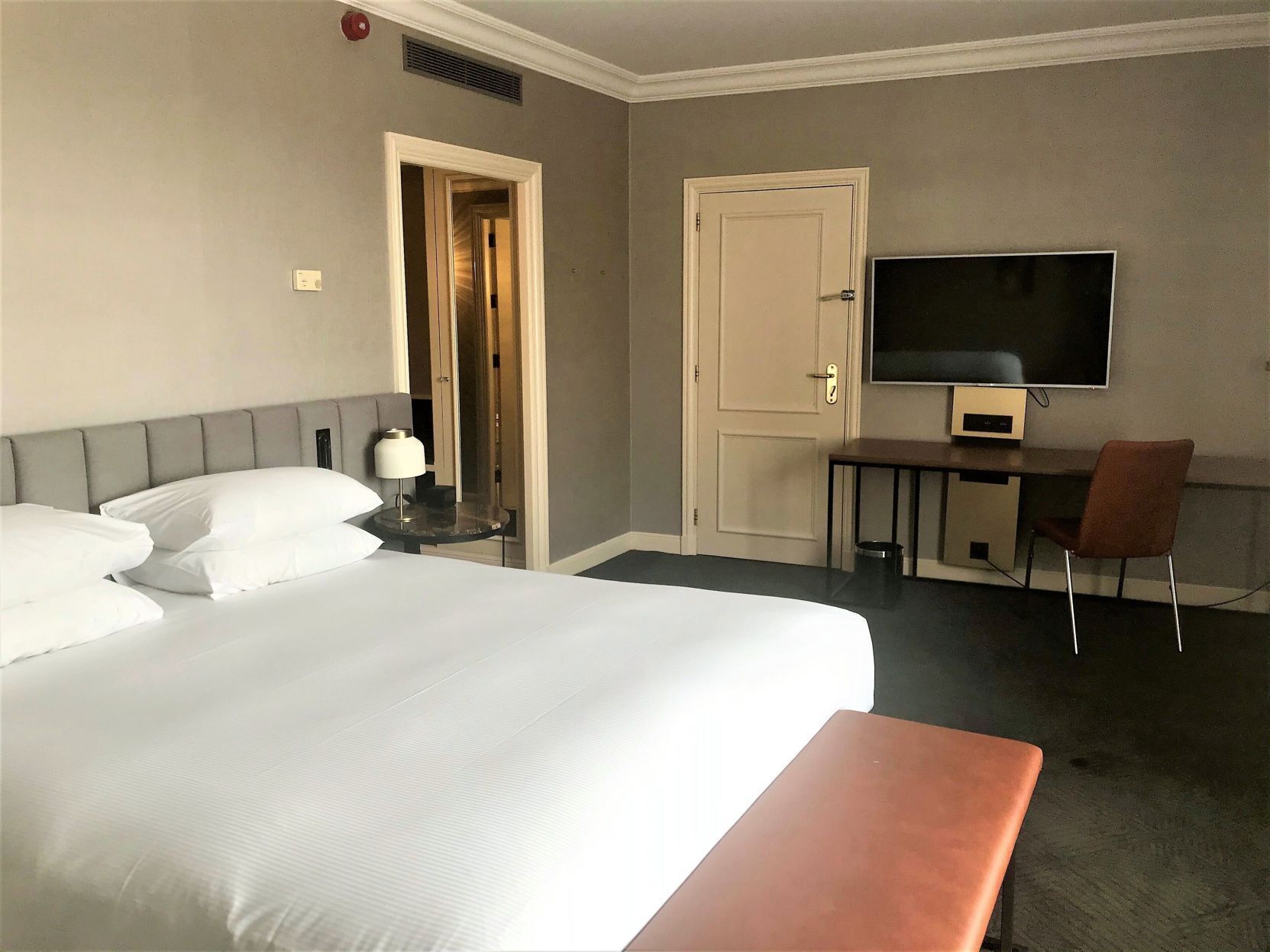 Hypo-allergenic bedding, in-room safe, desk, laptop workspace