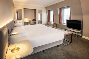 Junior Suite, 2 Twin Beds, Business Lounge Access | Hypo-allergenic bedding, in-room safe, desk, laptop workspace